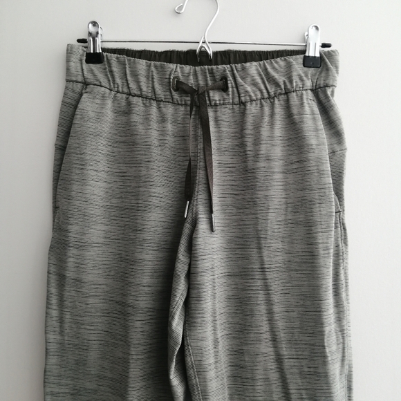 Lululemon On The Fly 28" Pants Wee Are From Space Sage Dark Olive Green 4 - Picture 4 of 16